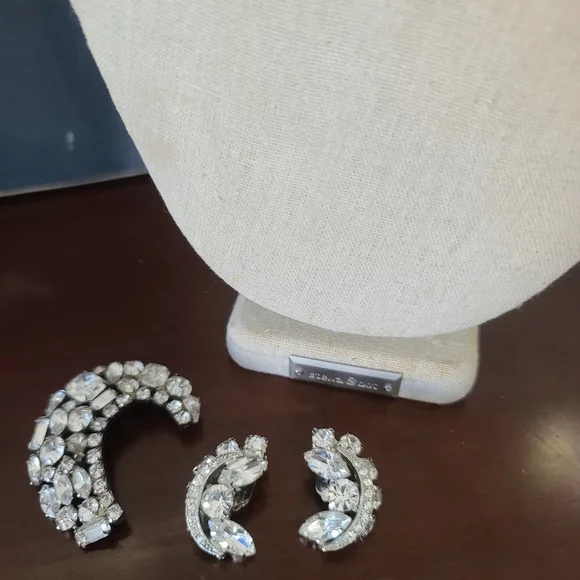 1950s Rhinestone Jewelry Set - Picture 3 of 7